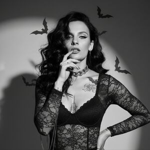 Meet your Posher, Casandra